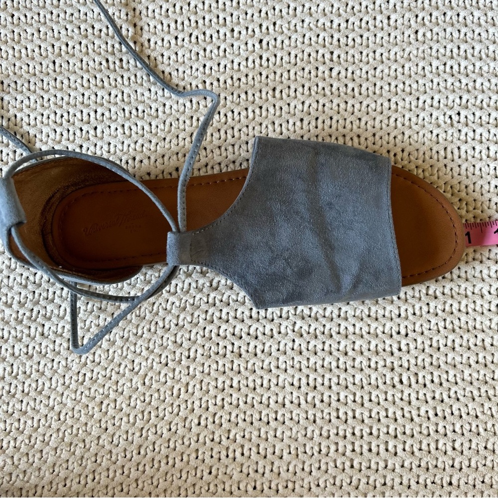 Universal Threads Sandal - Picture 3 of 8